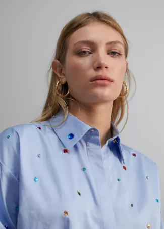 Camisa detalle joyas