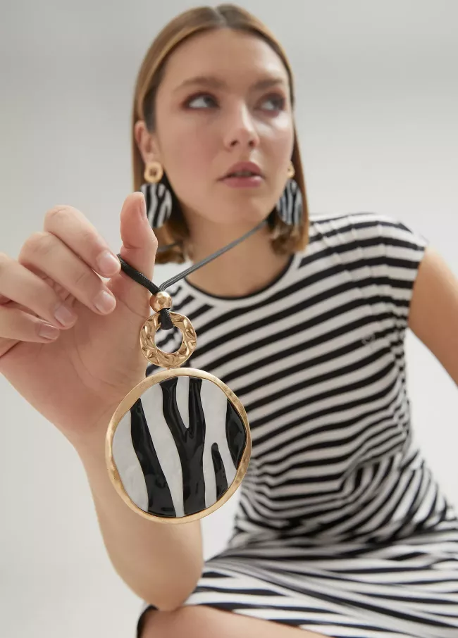 Collar colgante pieza zebra