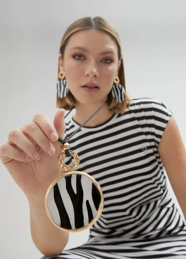 Collar colgante pieza zebra