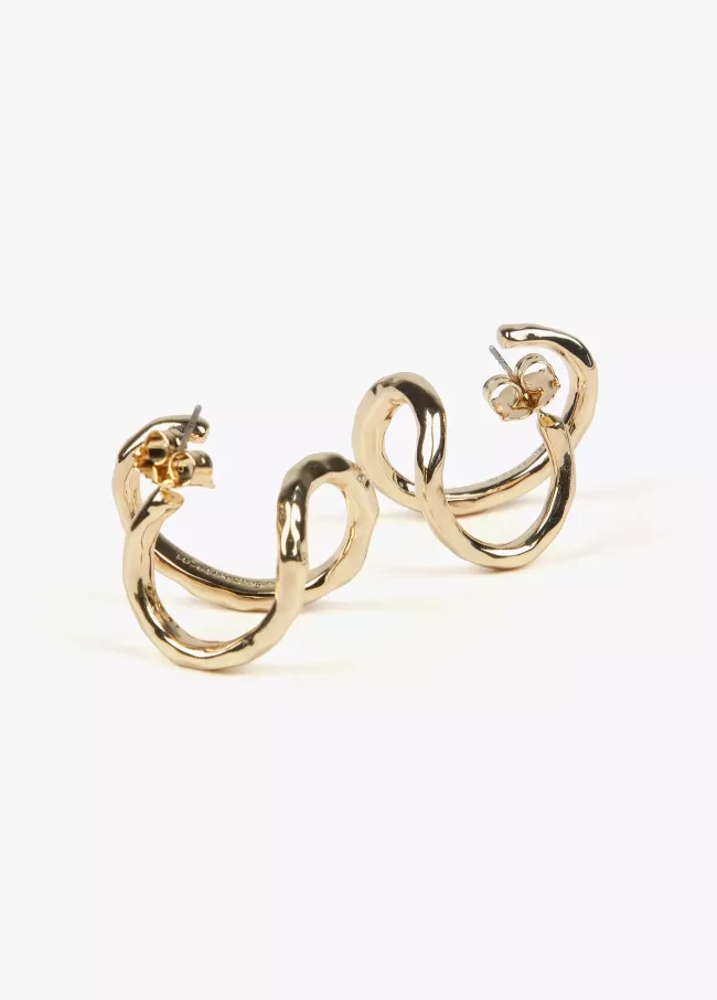 Piercing-effect earrings