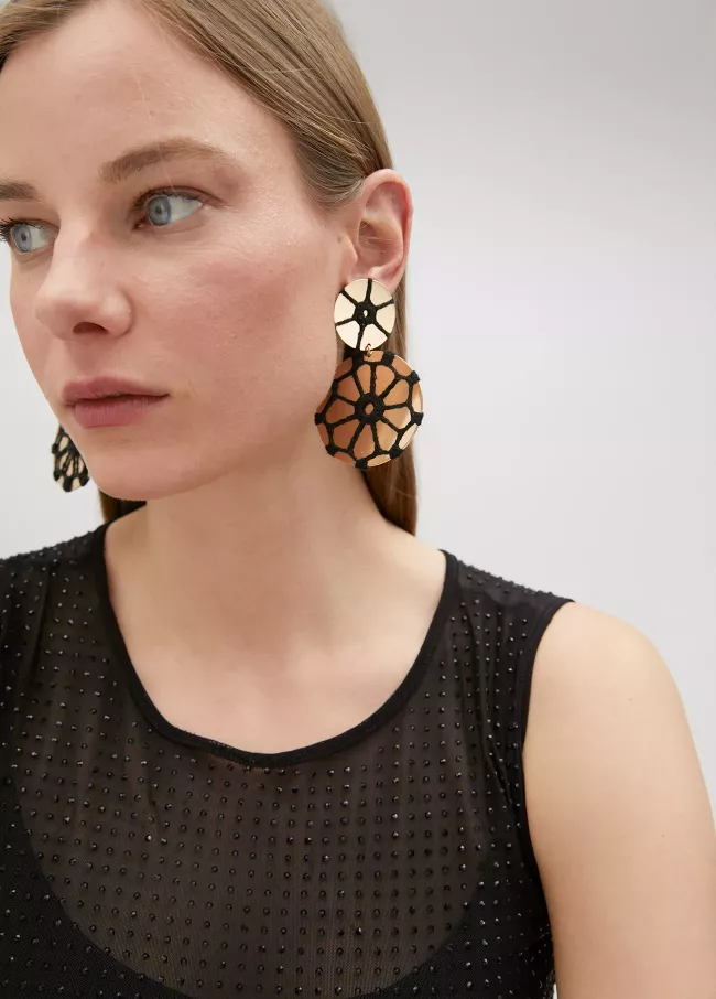 Metal earrings with crochet