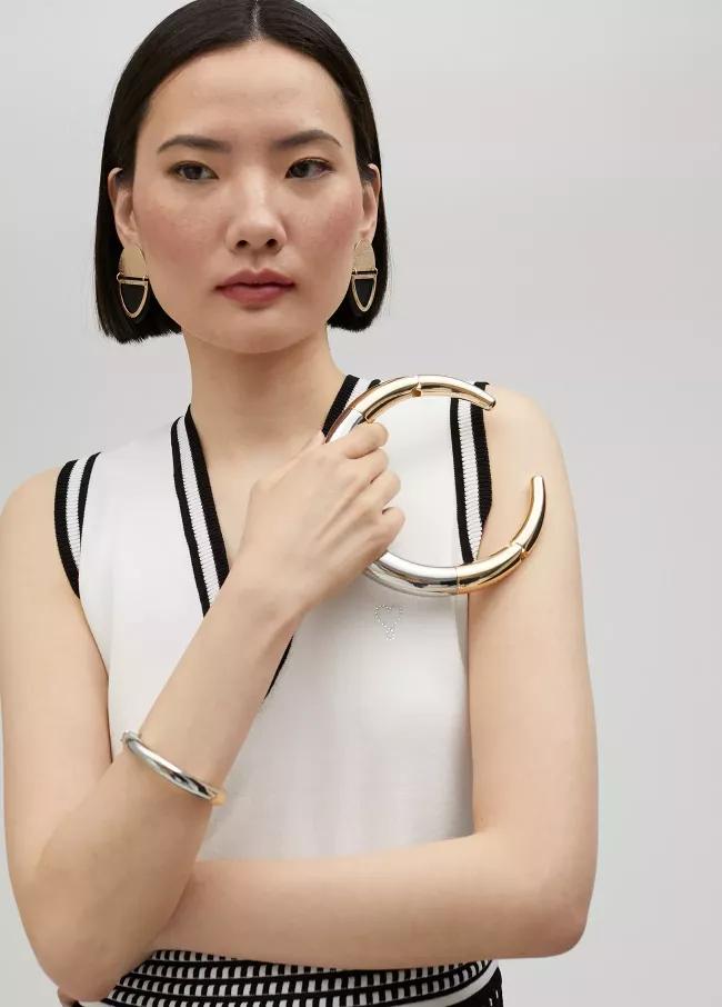 Two-tone choker necklace