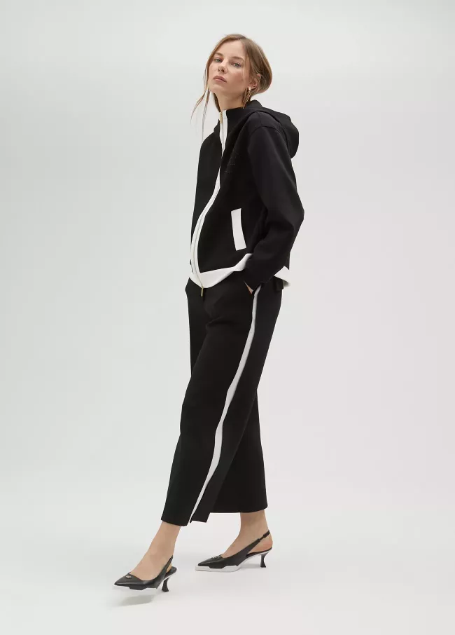 Pantalón negro detalle blanco en lateral