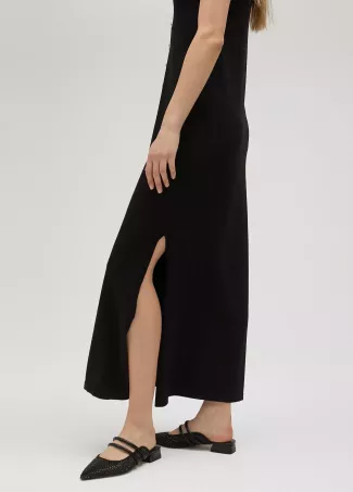 Vestido negro de punto con tachas