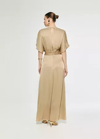Vestido largo con drapeado en cintura