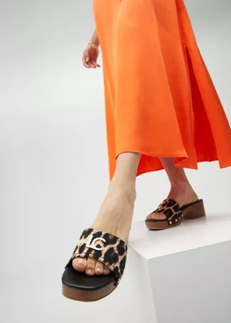 Zueco tejido leopardo