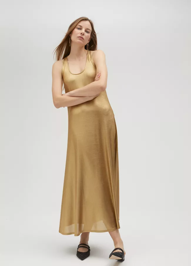 Vestido dorado largo de tirantes