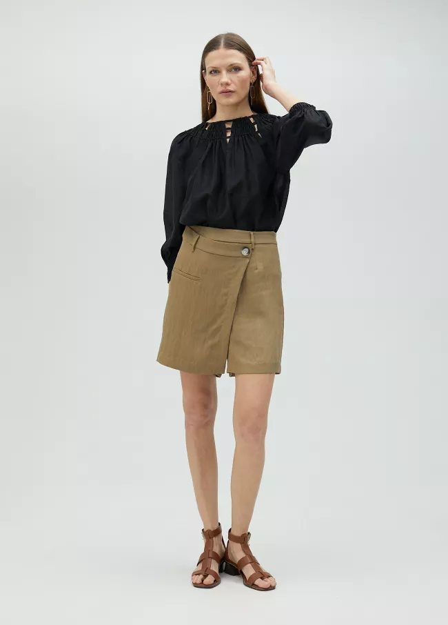 Blusa detalle cuello