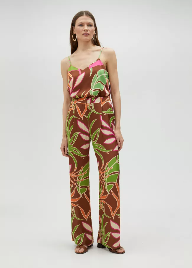 Pantalón fluido con estampado floral