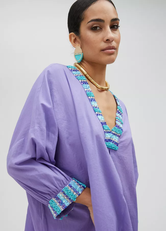 Kurta cuello pico detalle cuello y puños