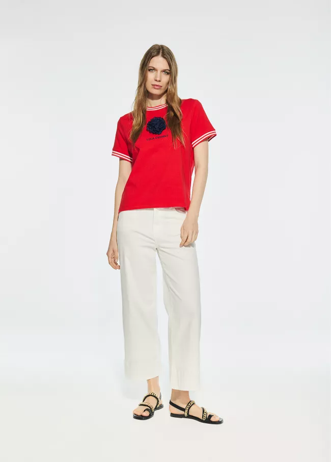Short sleeve T-shirt with front flower detail