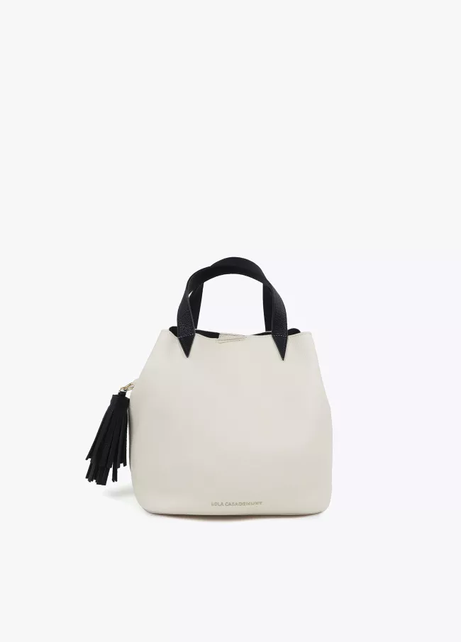 Two-tone bag with tassel