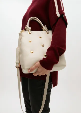 Bolso acolchado con tachas redondas XL