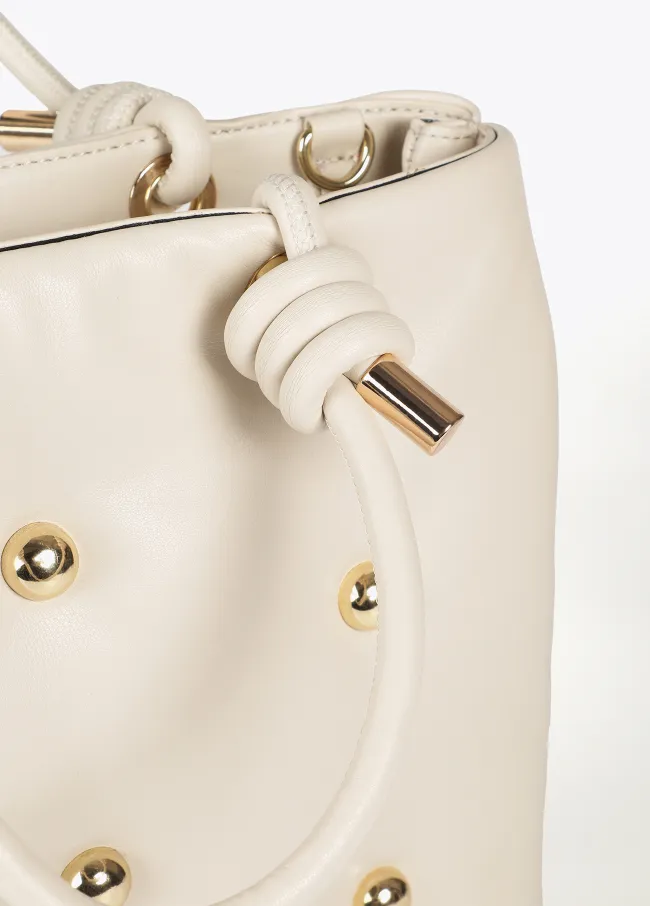 Bolso acolchado con tachas redondas XL