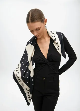 Polka dot print scarf with large M