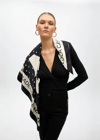 Polka dot print scarf with large M