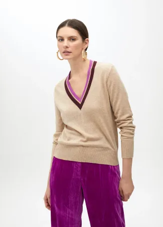 Sweater with two-tone neck