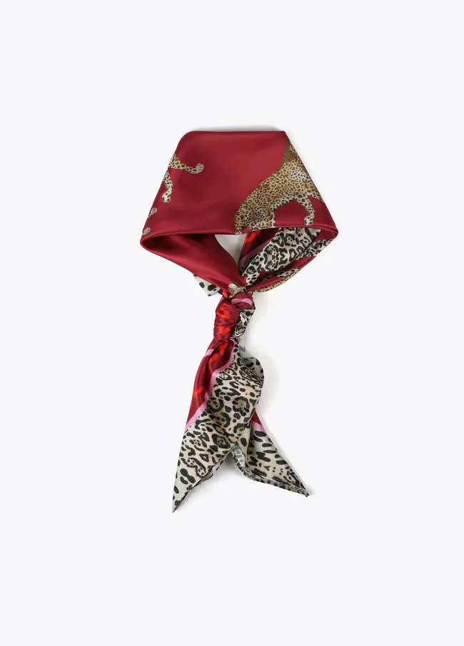 Pañuelo estampado LC y leopardos