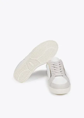 Deportiva con detalles en efecto serpiente y piel