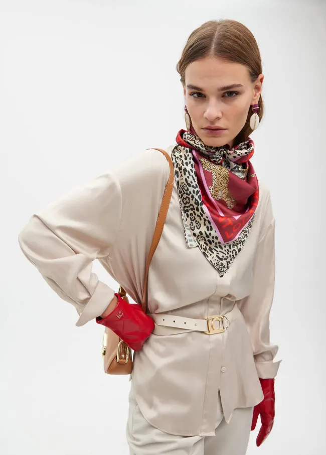 Pañuelo estampado LC y leopardos