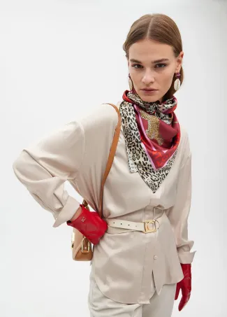 Pañuelo estampado LC y leopardos