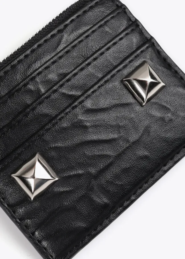 Tarjetero efecto piel arrugada con tachas XL