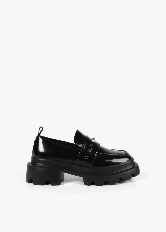 Loafers with square toe rivet details