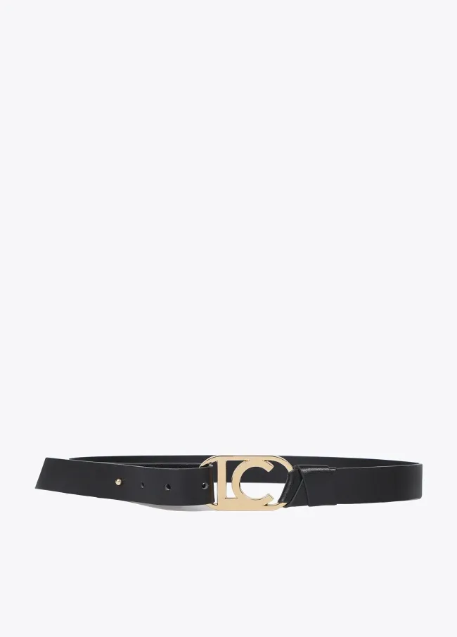 Chain belt with oval logo