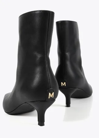 Heeled ankle boots with pointed toe