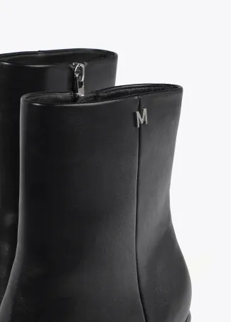 Botín con tacón efecto metálico