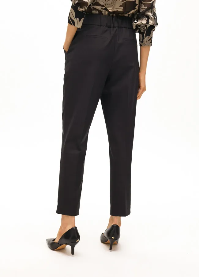 Pantalón chino con detalle cinturilla