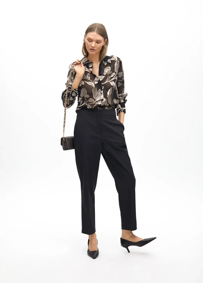 Pantalón chino con detalle cinturilla
