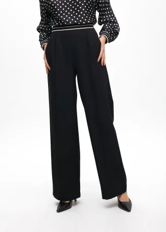Straight fit trousers with two-tone contrast elastic