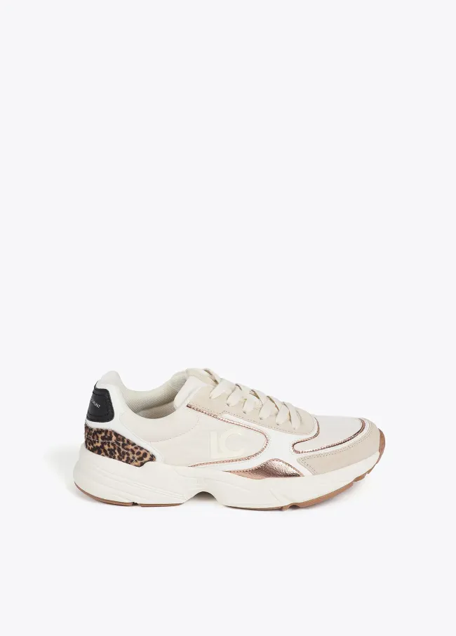Trainers with running sole and combination of...