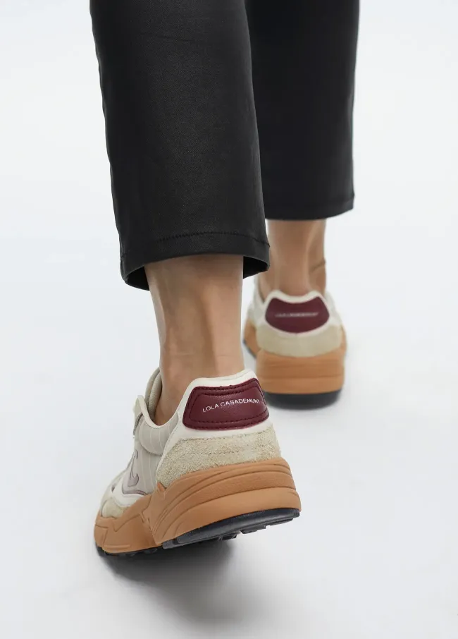 Trainers with running sole and combination of...