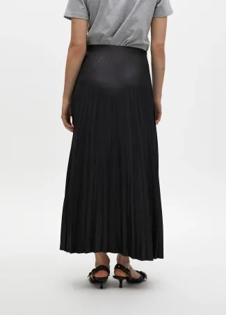 Falda plisada efecto encerada