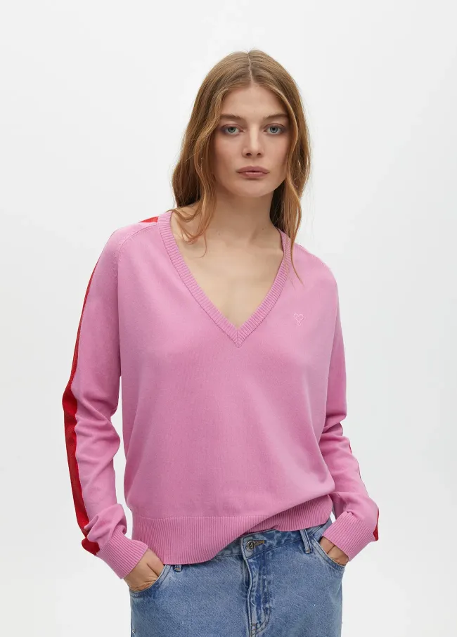 Sweater with V-neckline and contrast sleeves