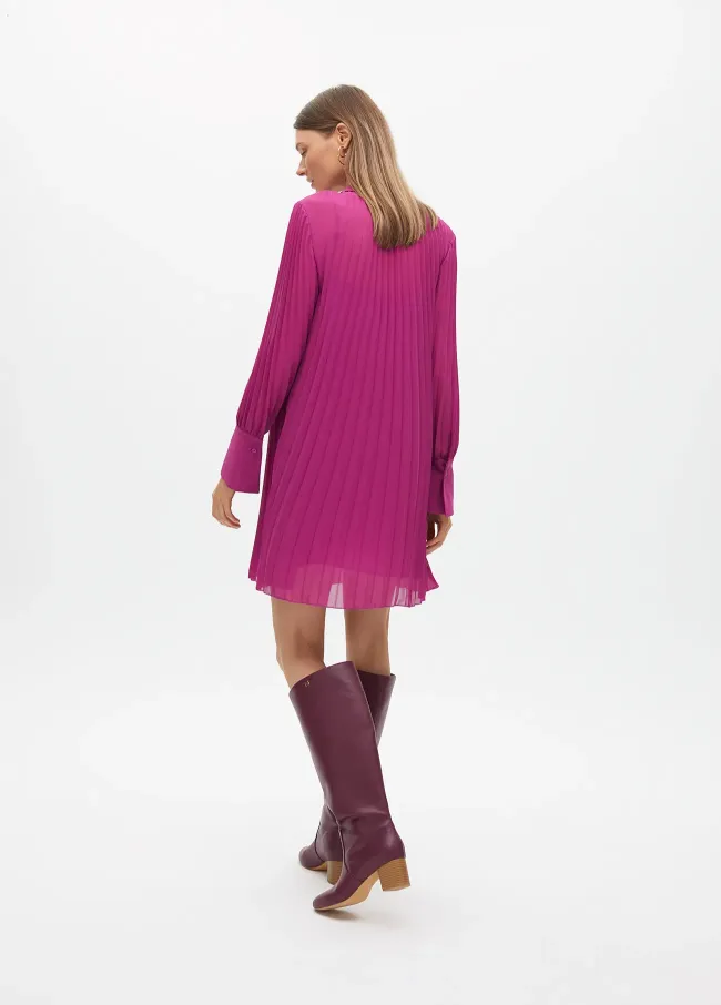 Vestido corto plisado