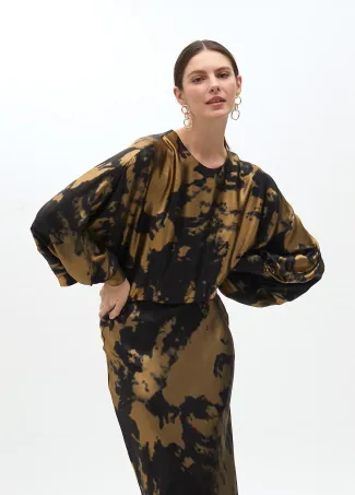 Long printed dress with asymmetrical sleeves