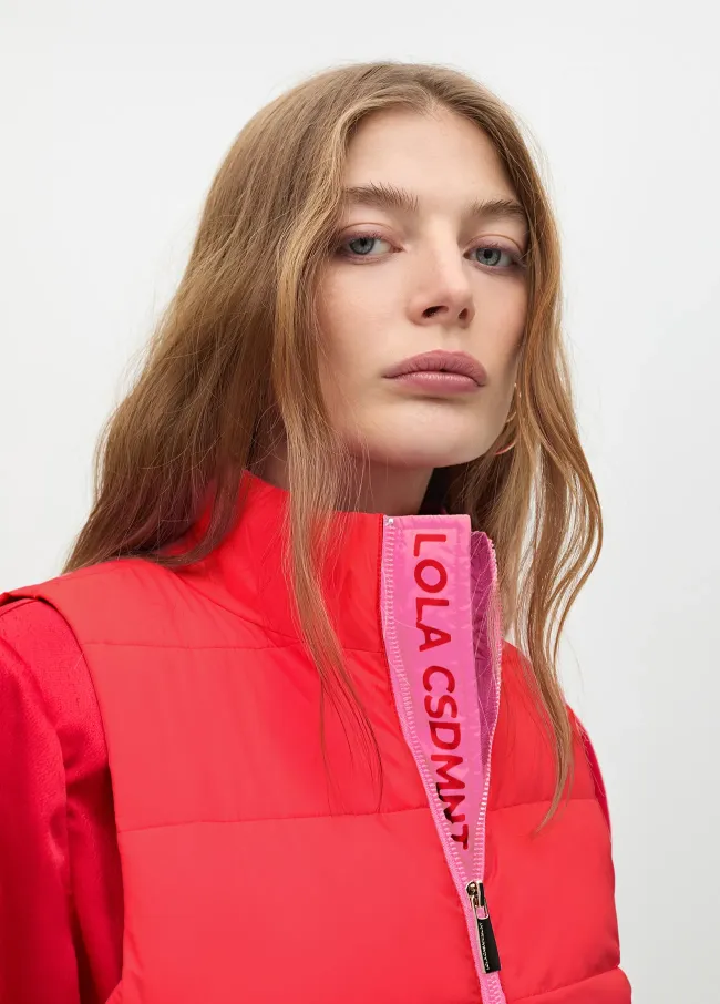 Short puffer gilet with contrast details