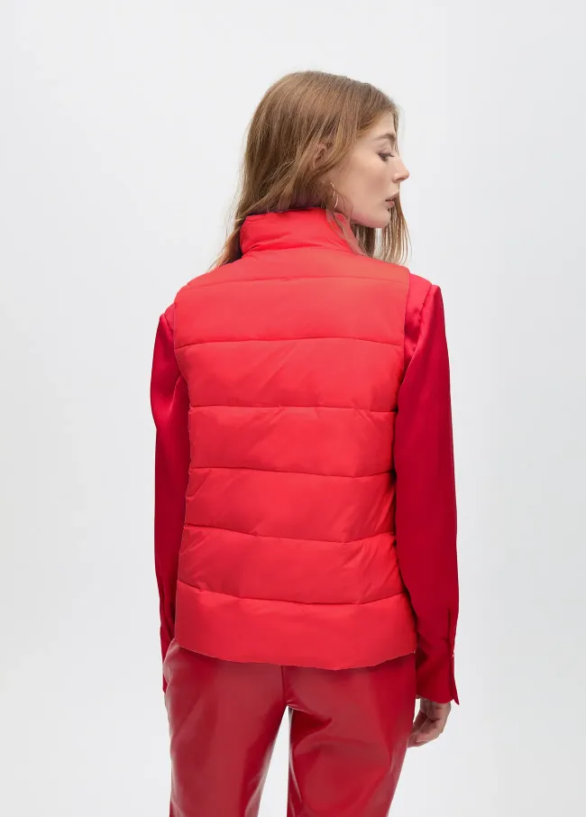 Short puffer gilet with contrast details