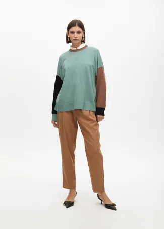 Three-tone sweater with puff sleeves