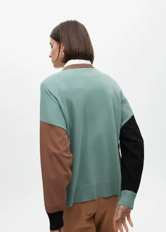 Three-tone sweater with puff sleeves