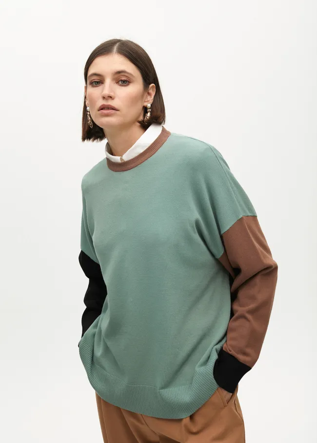 Three-tone sweater with puff sleeves