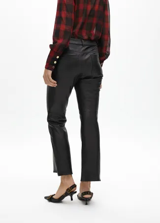 Pantalón efecto piel cremalleras