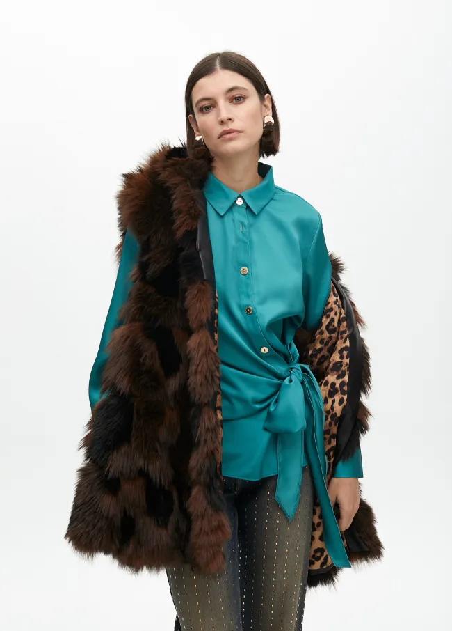 Collared shirt with knotted hem detail