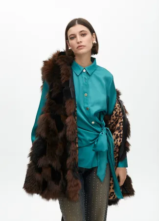 Collared shirt with knotted hem detail