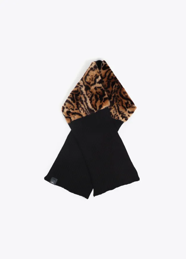 Contrast knit scarf with faux fur fabric