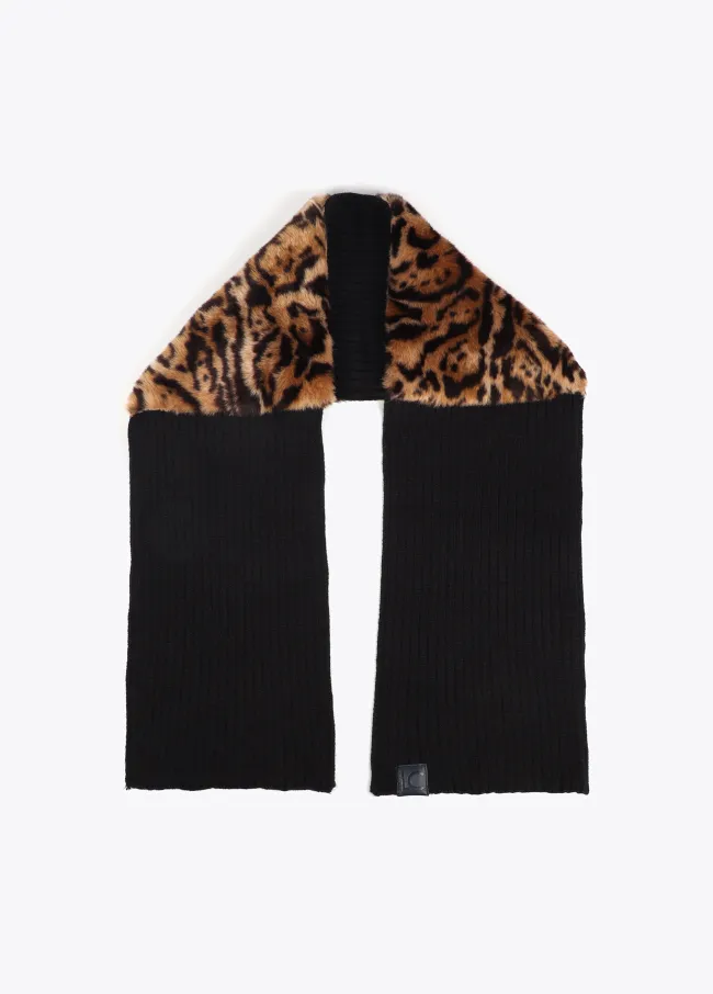 Contrast knit scarf with faux fur fabric