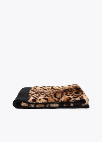 Contrast knit scarf with faux fur fabric